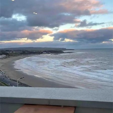 Spectacular 2 Bedroom Balcony Sea View Flat スカーバラ エクステリア 写真