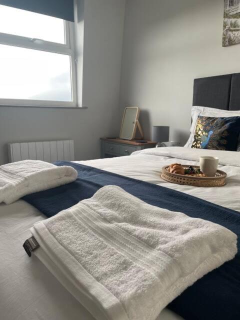 Spectacular 2 Bedroom Balcony Sea View Flat スカーバラ エクステリア 写真