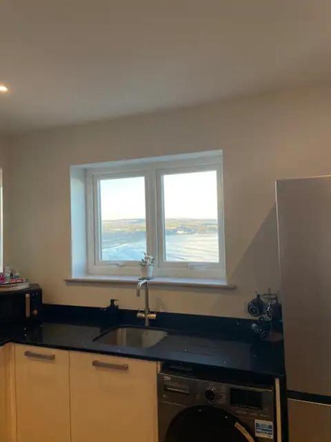 Spectacular 2 Bedroom Balcony Sea View Flat スカーバラ エクステリア 写真