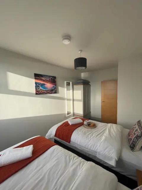 Spectacular 2 Bedroom Balcony Sea View Flat スカーバラ エクステリア 写真