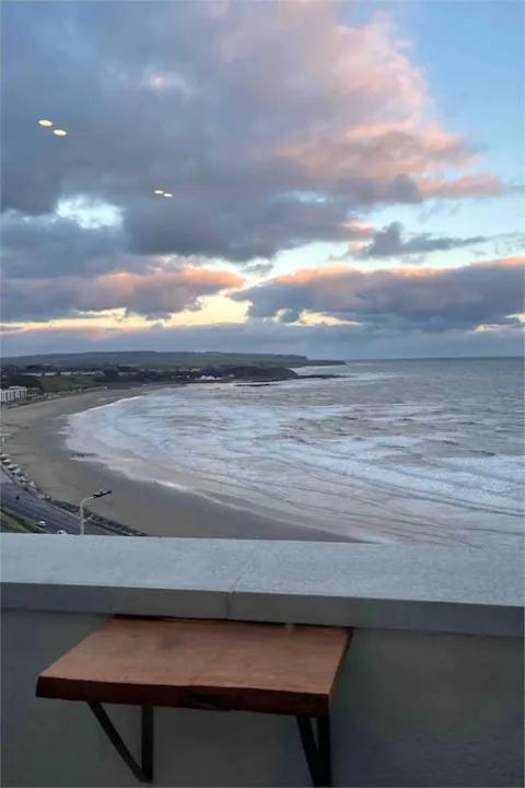 Spectacular 2 Bedroom Balcony Sea View Flat スカーバラ エクステリア 写真
