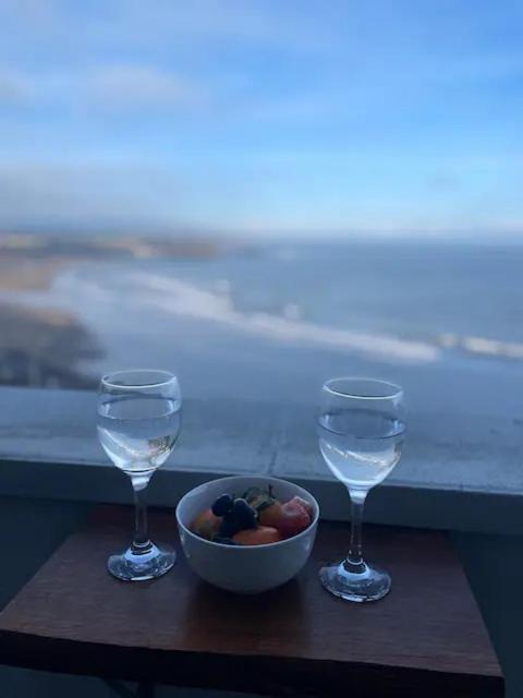 Spectacular 2 Bedroom Balcony Sea View Flat スカーバラ エクステリア 写真