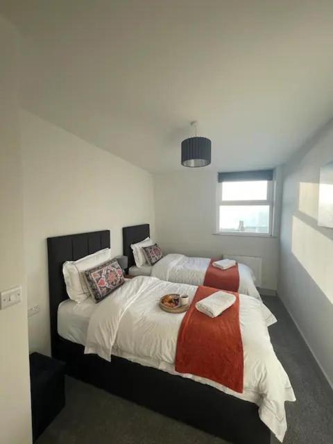 Spectacular 2 Bedroom Balcony Sea View Flat スカーバラ エクステリア 写真